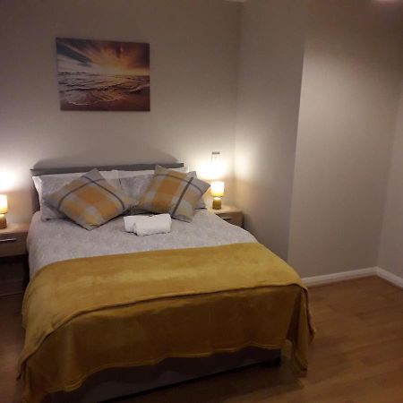 Luxury And Stylish 2 Bedroom Apartment With En-Suite 루턴 외부 사진