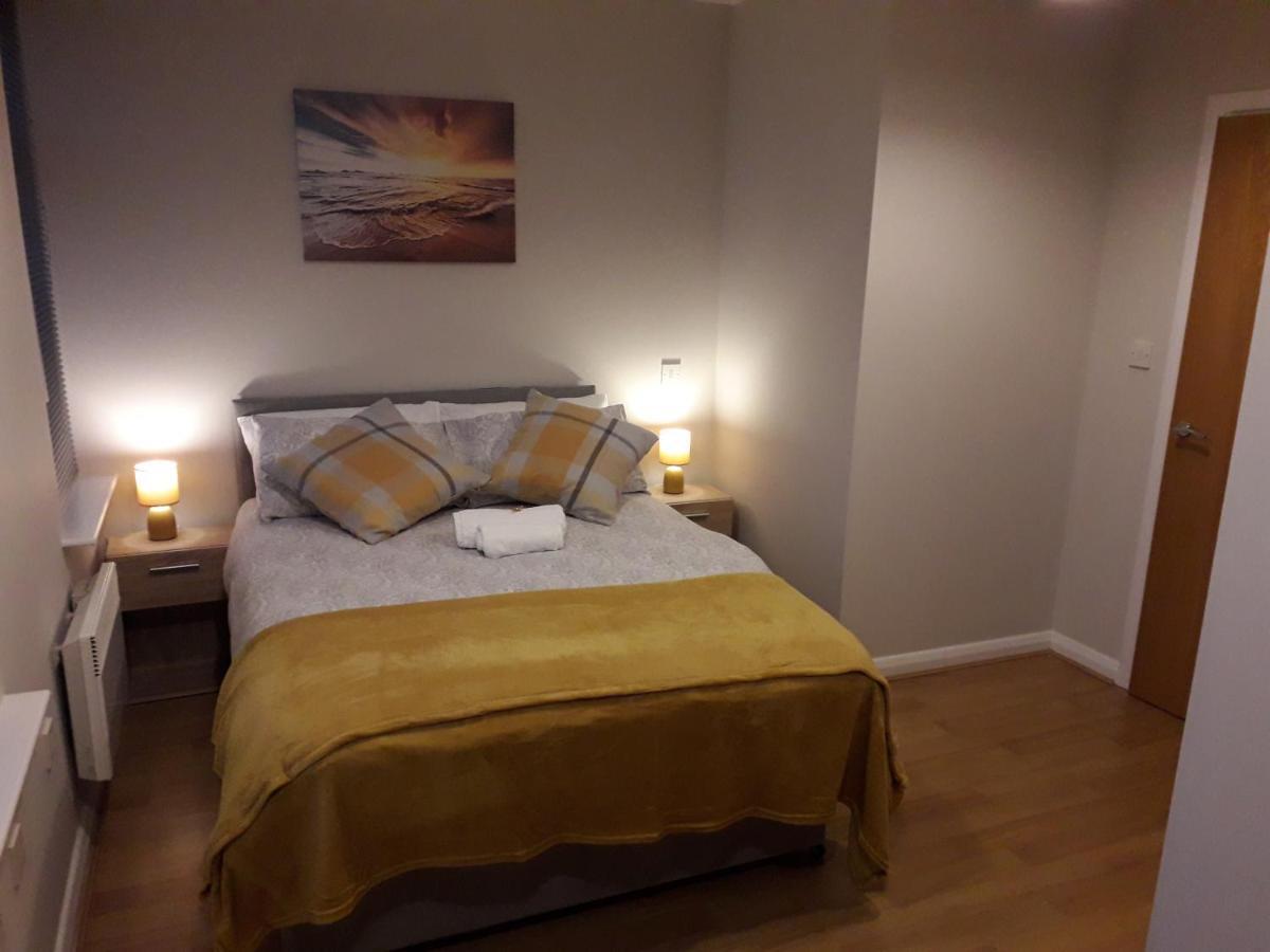 Luxury And Stylish 2 Bedroom Apartment With En-Suite 루턴 외부 사진